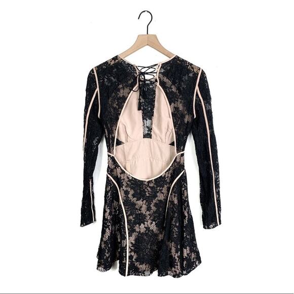 The Jetset Diaries Pizzo Lace Open Back Mini Dress Size Medium - Picture 3 of 9